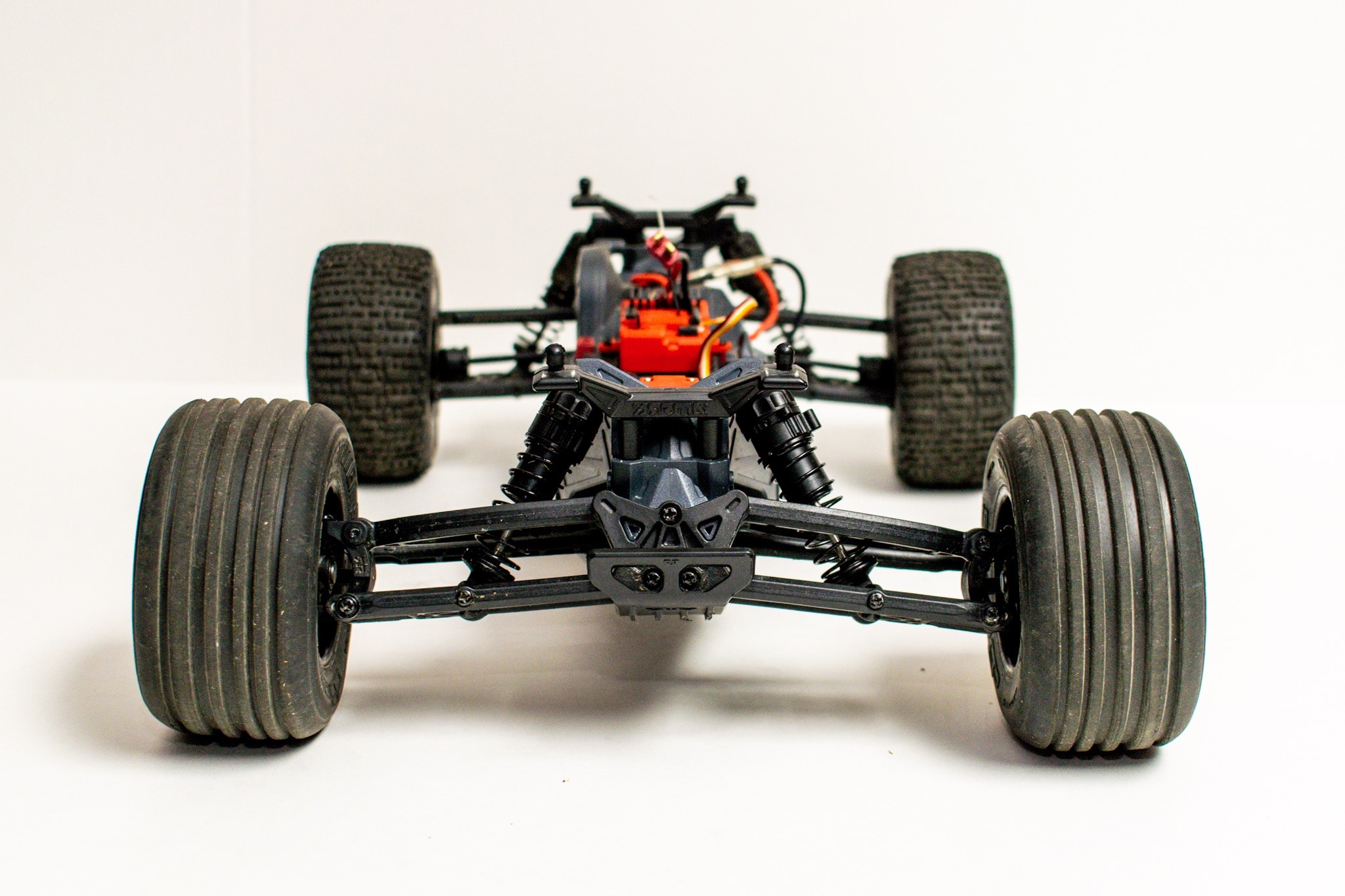 ARMA Fazon Voltage Studio - Chassis Front