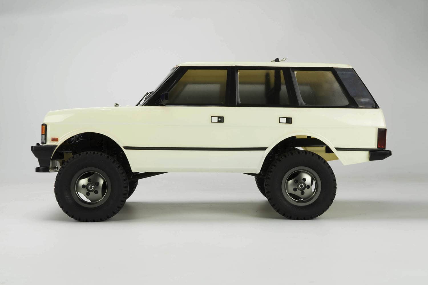 Carisma Scale Adventure SCA-1E Range Rover Deluxe Kit - Side